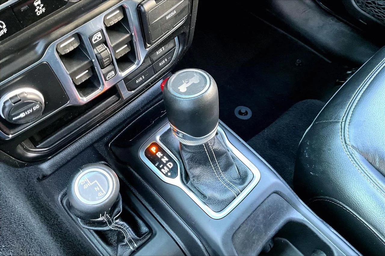 Used 2021 Black Jeep Sahara image 30
