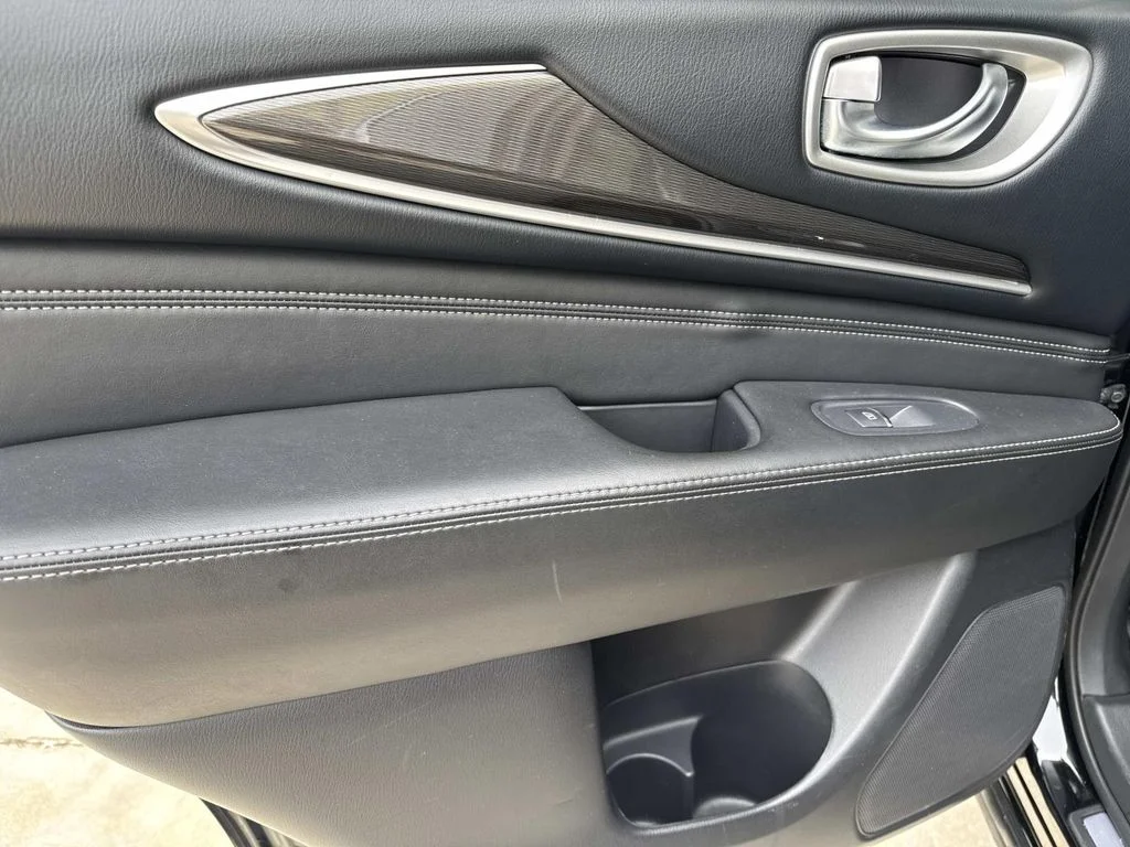 Used 2019 Black INFINITI PURE image 24
