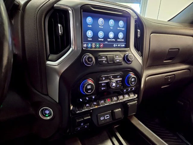 Used 2022 IRIDESCENT PEARL TRICOAT Chevrolet LTZ image 26