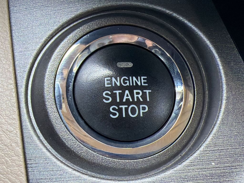 Used 2011  Toyota Limited image 17
