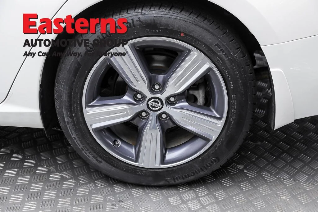Used 2022 White Nissan 2.5 SL image 8