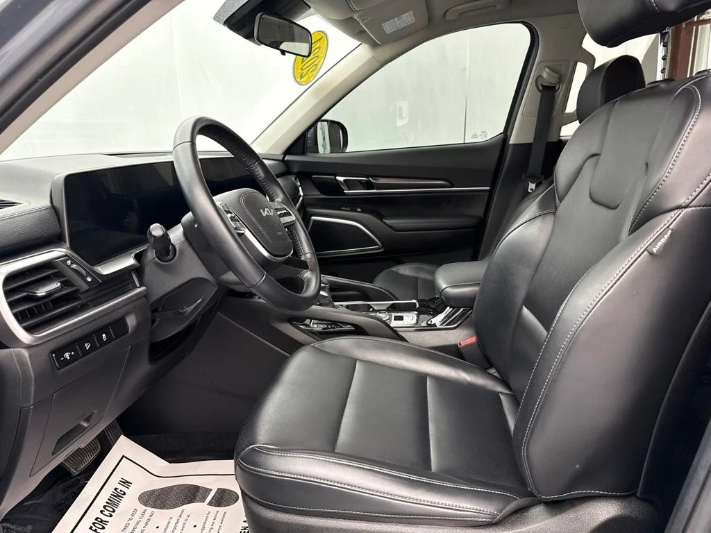 Used 2024 Silver Kia S image 16