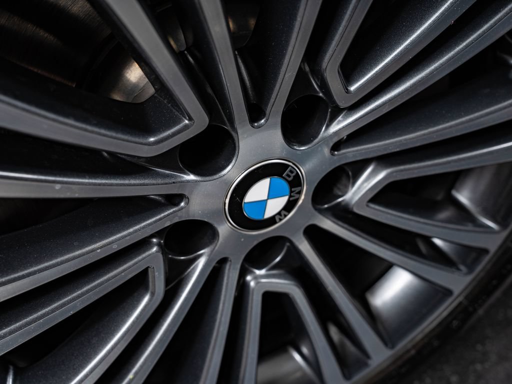 Used 2019 Bluestone Metallic BMW 540i xDrive image 8