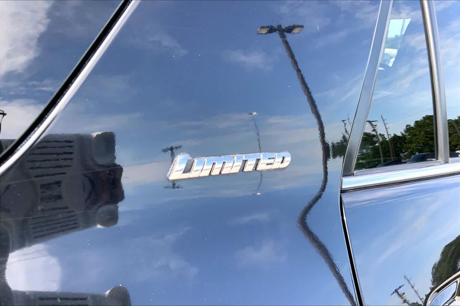 Used 2019 Midnight Black Metallic Toyota Limited image 10