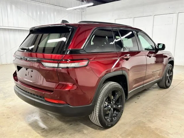 Used 2025 Red Jeep Altitude X image 7