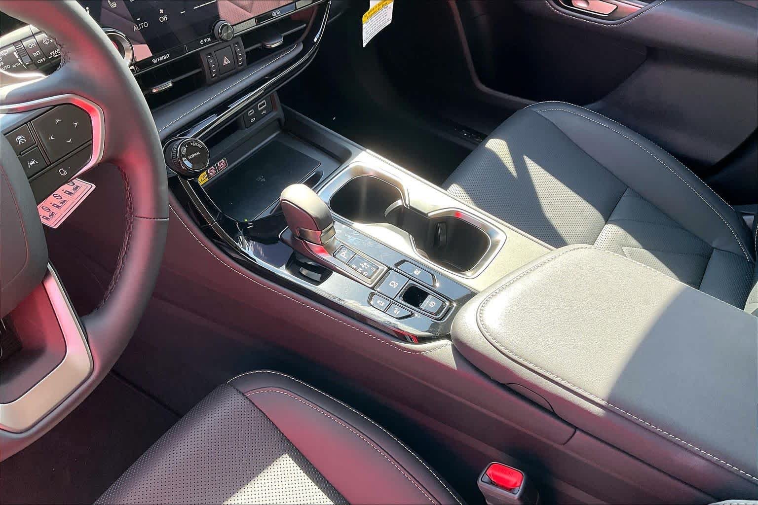 Used 2026 WHITE NOVA GLASS FLAKE Lexus Luxury image 15
