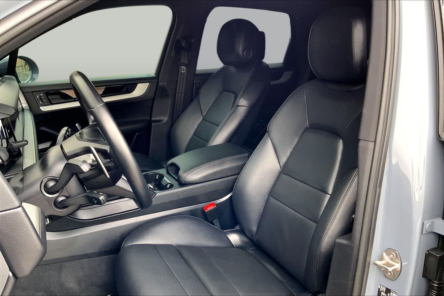 Used 2024 Arctic Grey Porsche  image 7