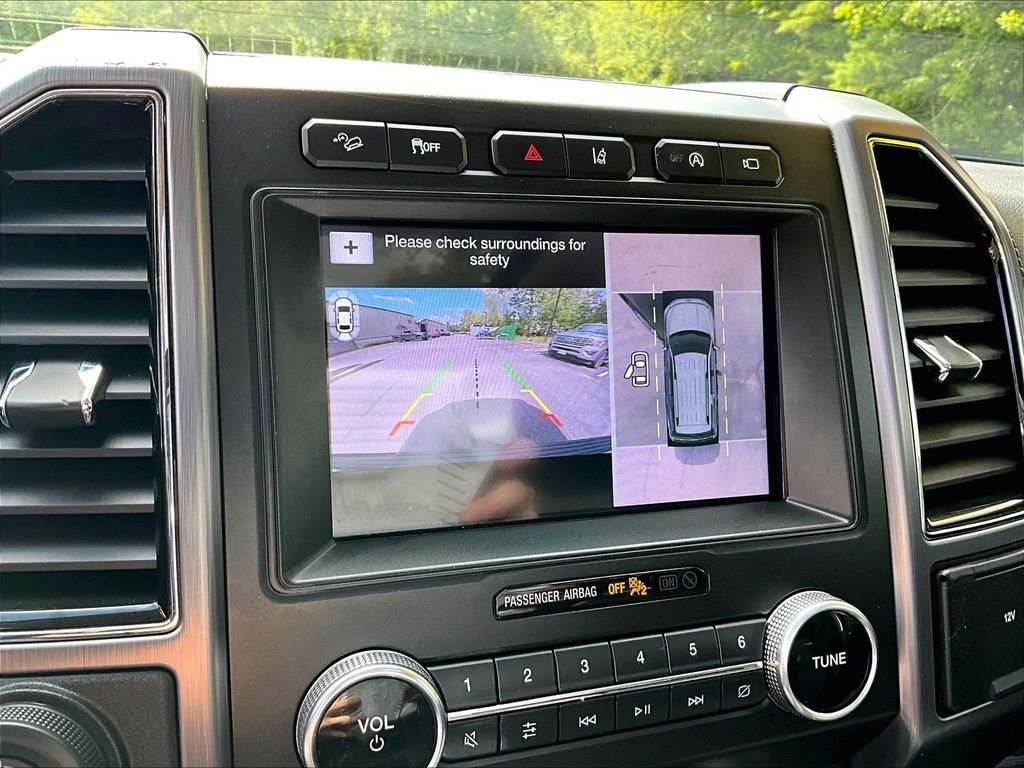 Used 2019 Black Metallic Ford Platinum image 20