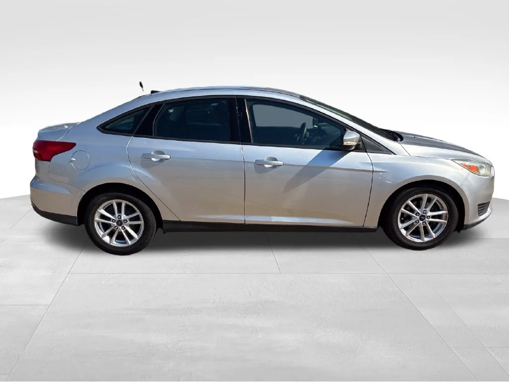 Used 2016 Silver Ford SE image 7