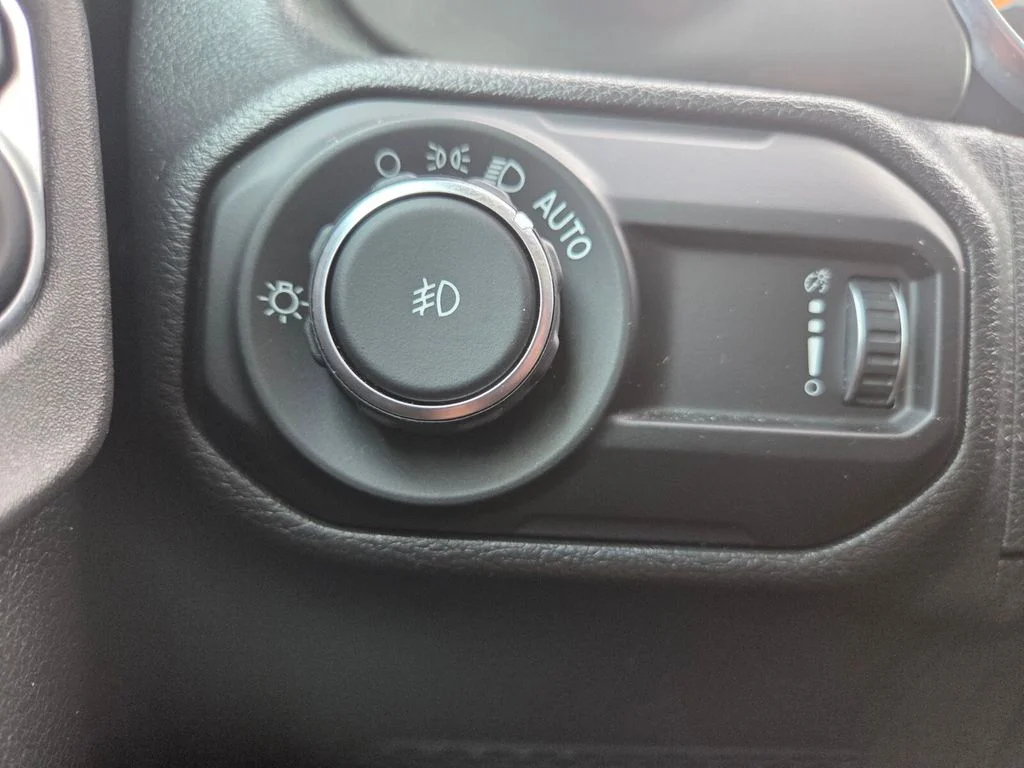Used 2023 Gray Jeep Sport S image 11