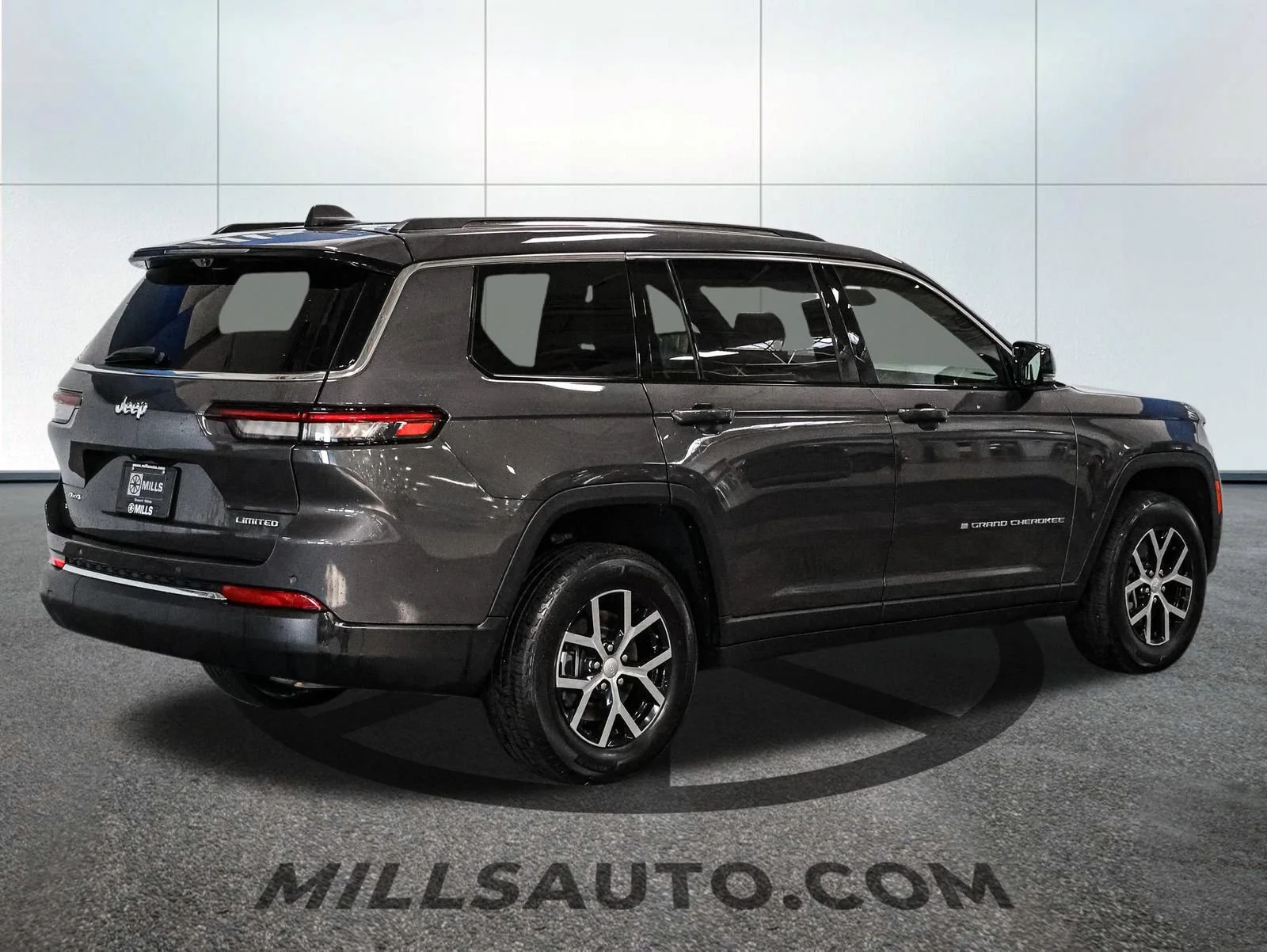 Used 2023 Gray Jeep Limited 4x4 image 9