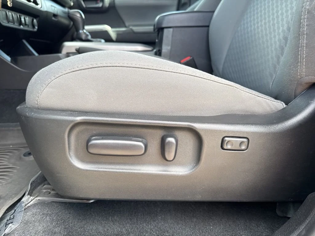 Used 2021  Toyota SR image 10