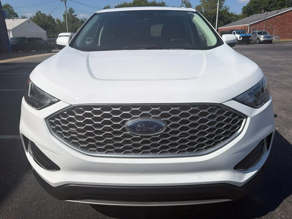 Used 2023 Oxford White Ford SEL image 8