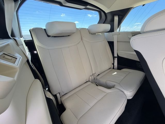 New 2026 Santorini Black Land Rover SE image 17
