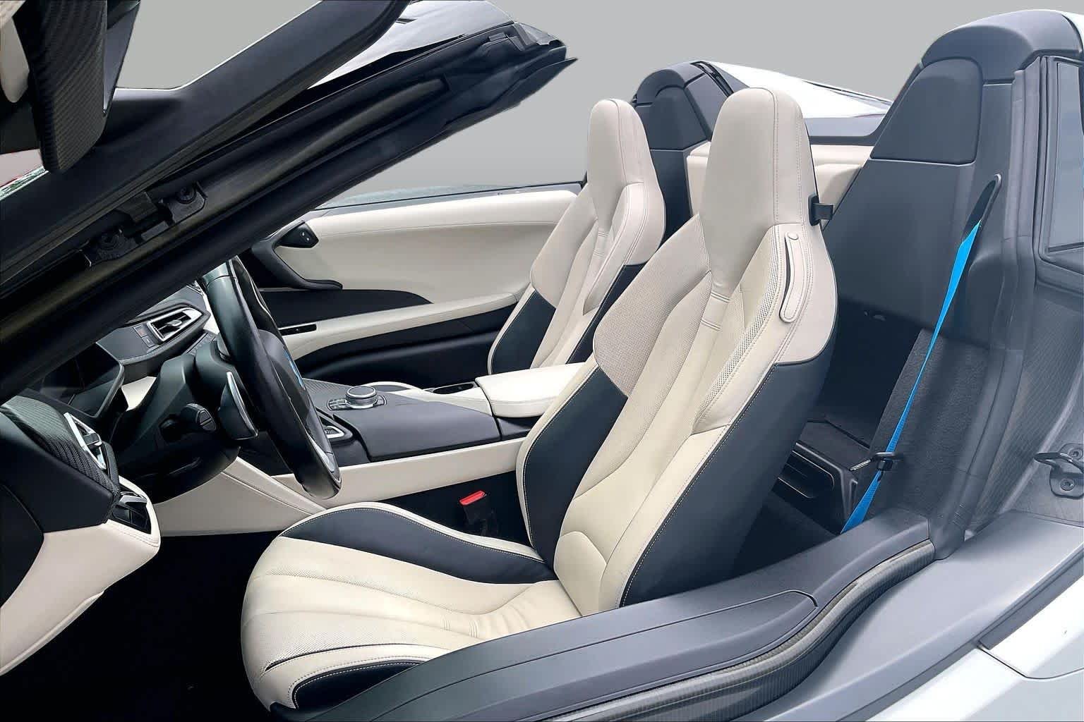 Used 2019 Crystal White Pearl Metallic w/Frozen Gray Accent BMW  image 7