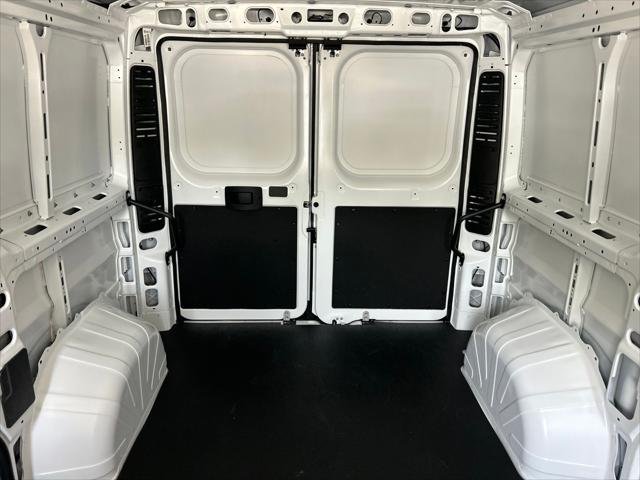 New 2026 Bright White Clear-Coat Exterior Paint RAM Tradesman image 5