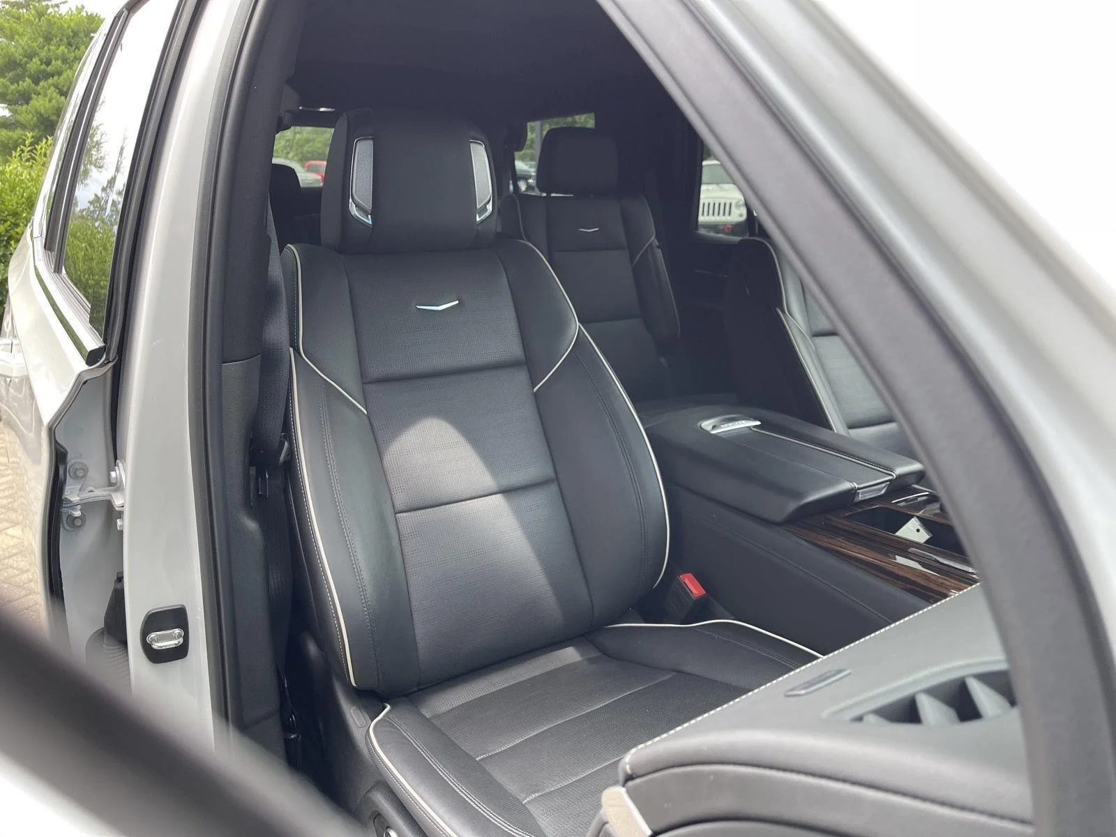 2024 Cadillac Escalade Premium Luxury - Photo 38