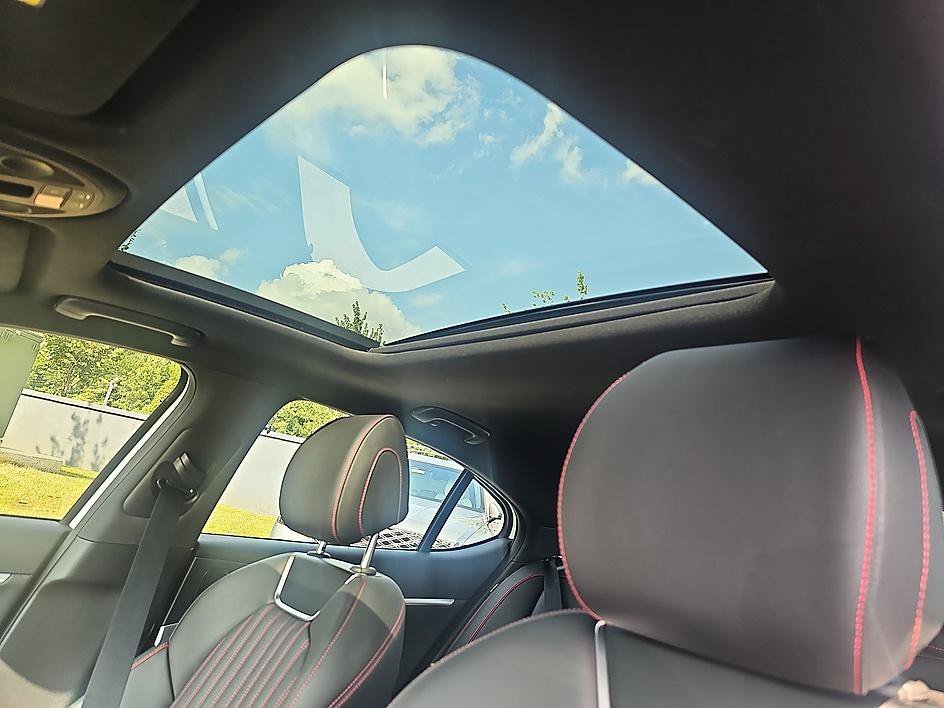 Used 2025 Uyuni White Genesis 2.5T SPORT PRESTIGE image 31