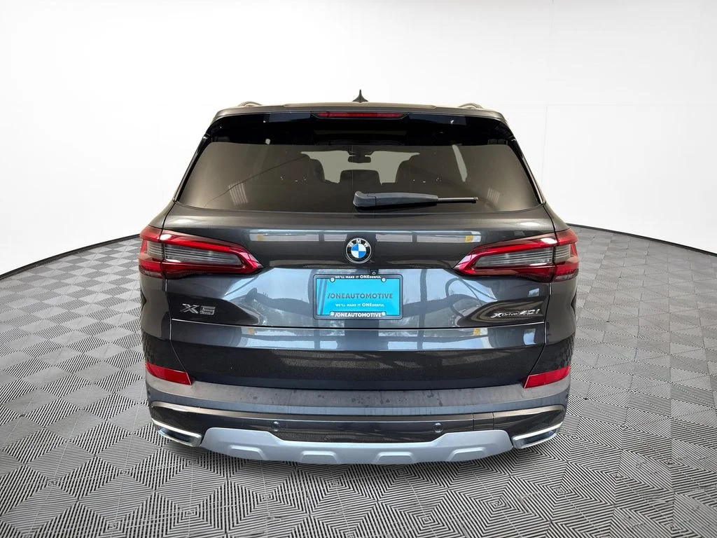 Used 2019 Gray BMW xDrive40i image 10