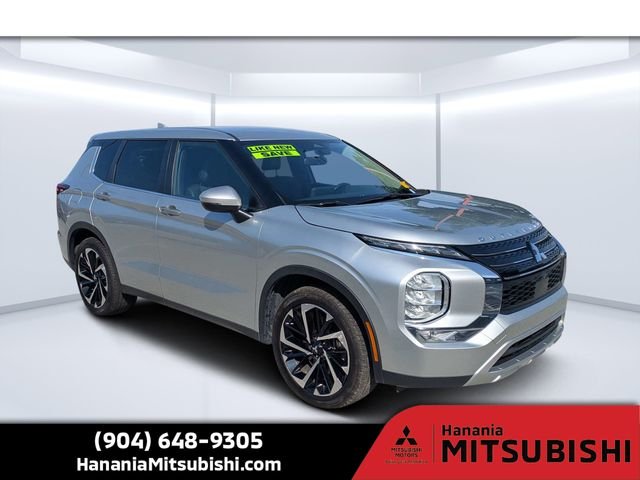 2023 Mitsubishi Outlander SE Special Edition 2WD's photo