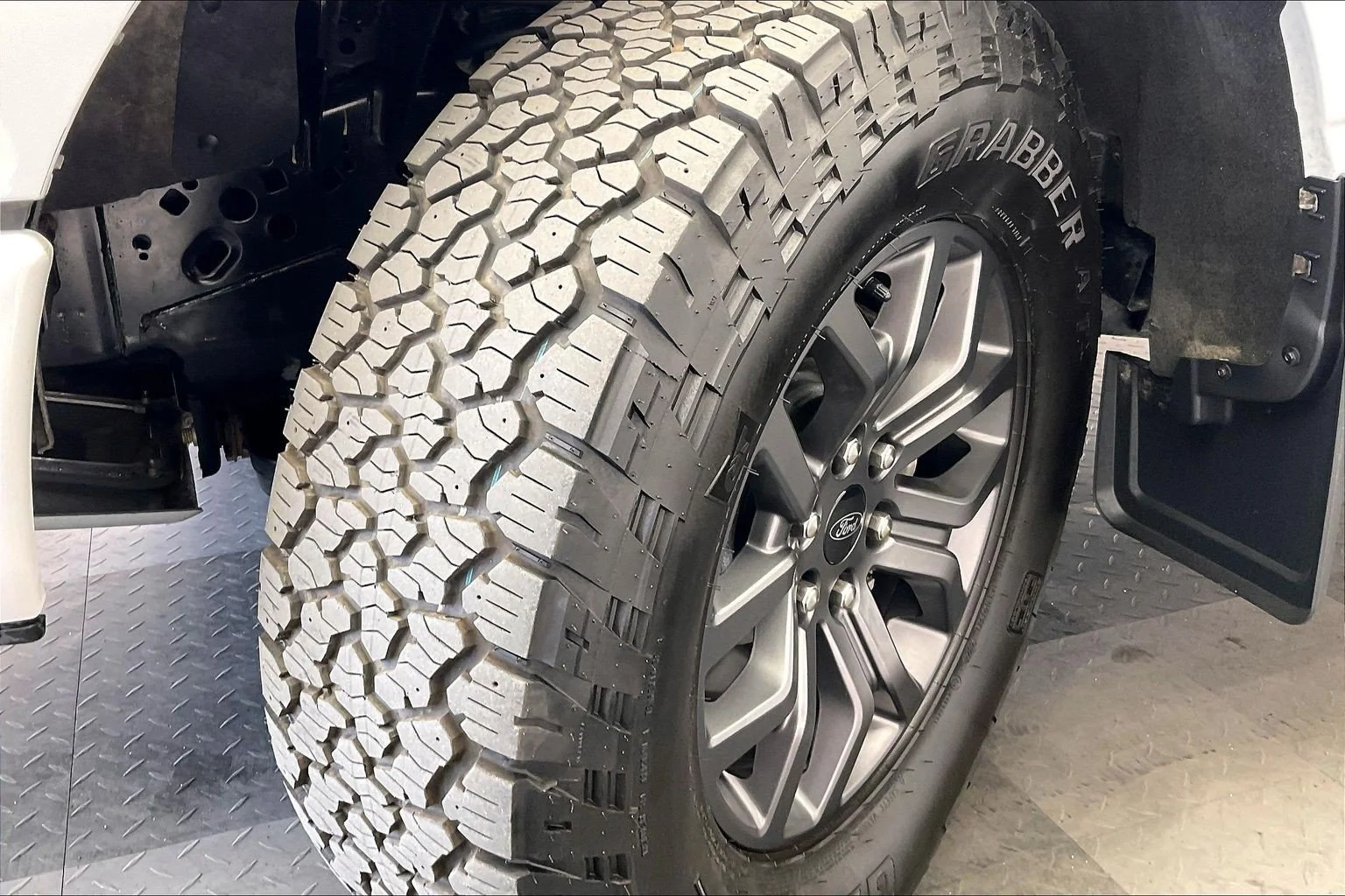 Used 2025 Oxford White Ford Tremor image 33