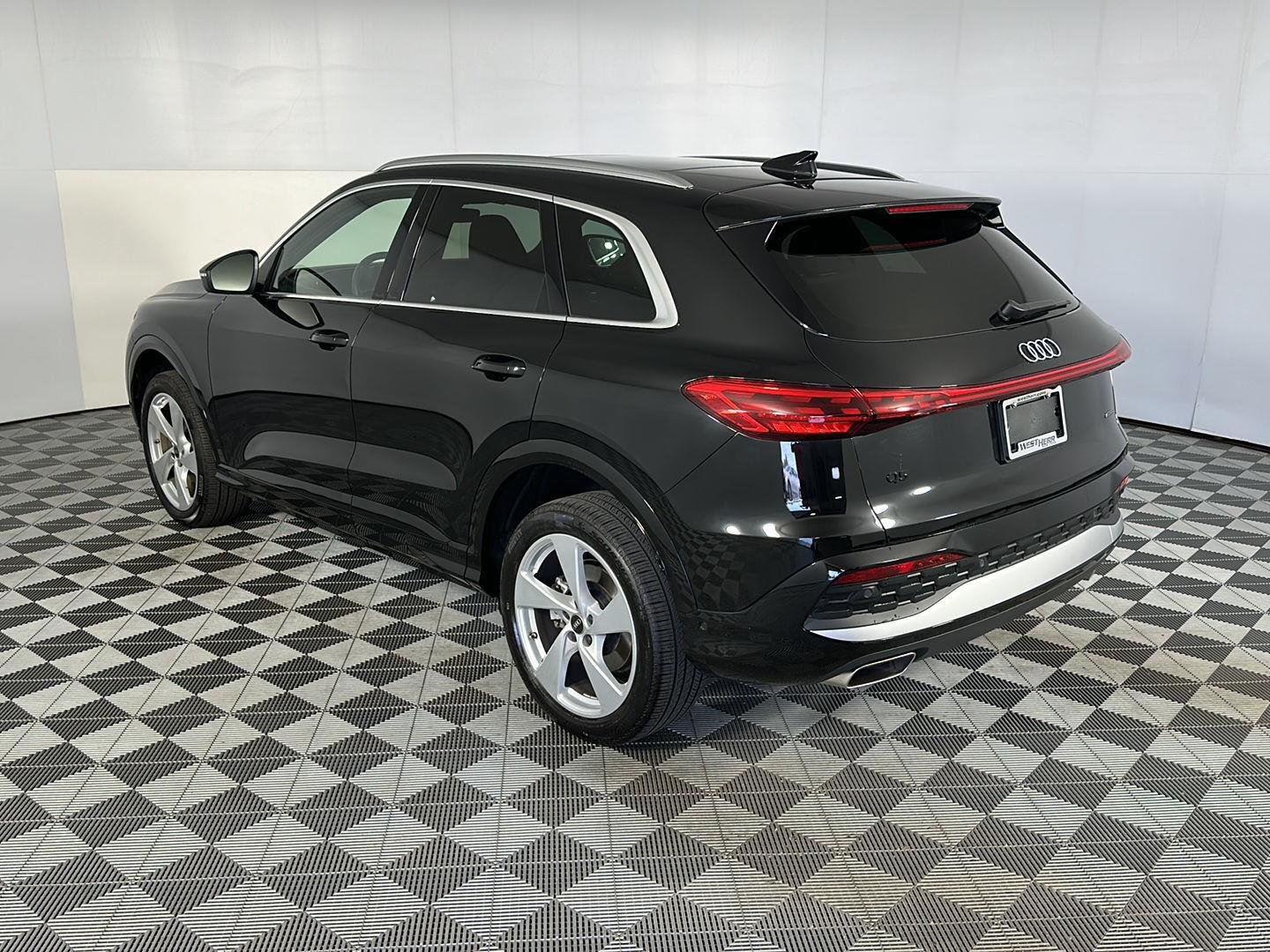 Used 2025 Mythos Black Metallic Audi Premium Plus image 12