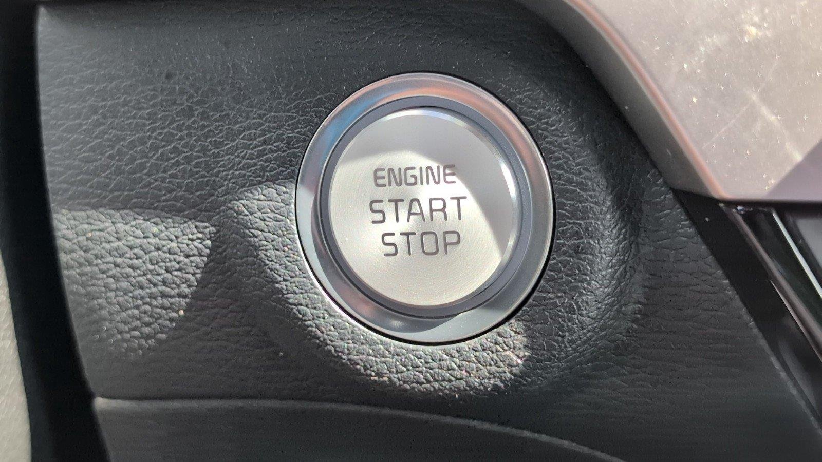 Used 2025 Everlasting Silver Kia S image 28