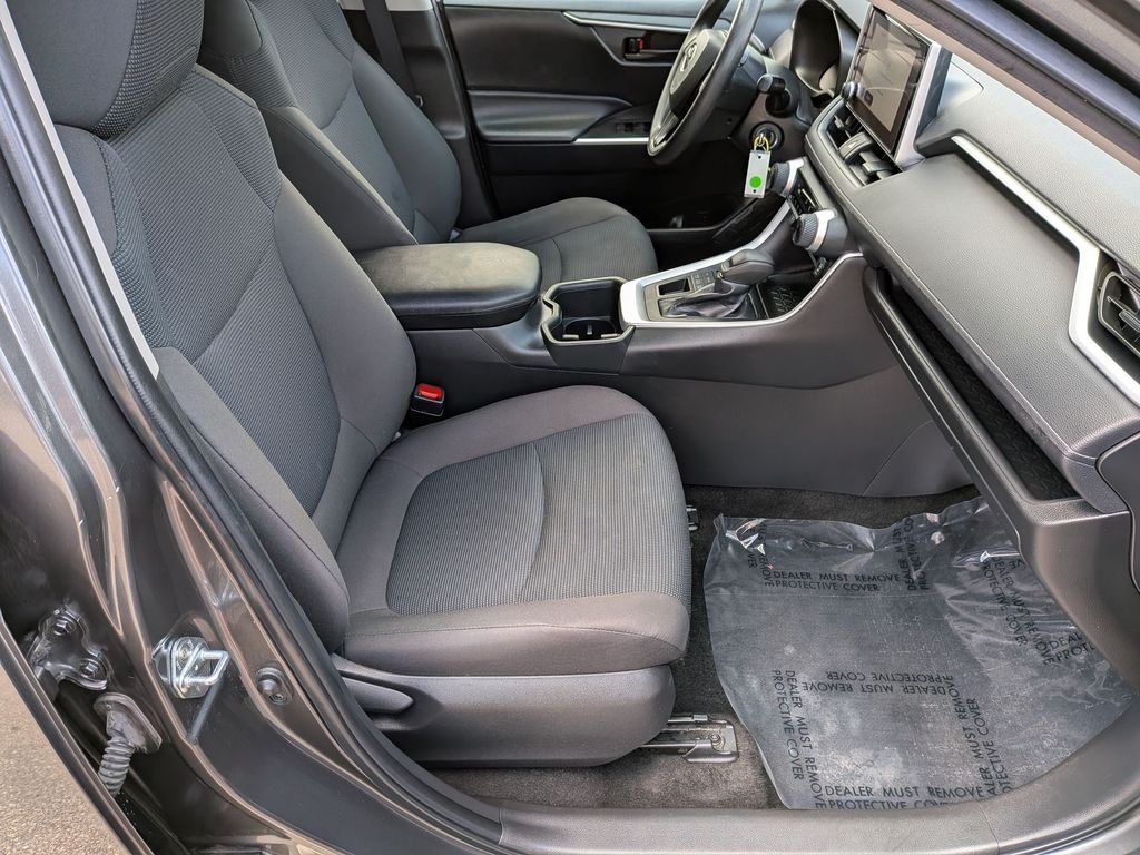 2023 Toyota RAV4 LE - Photo 29