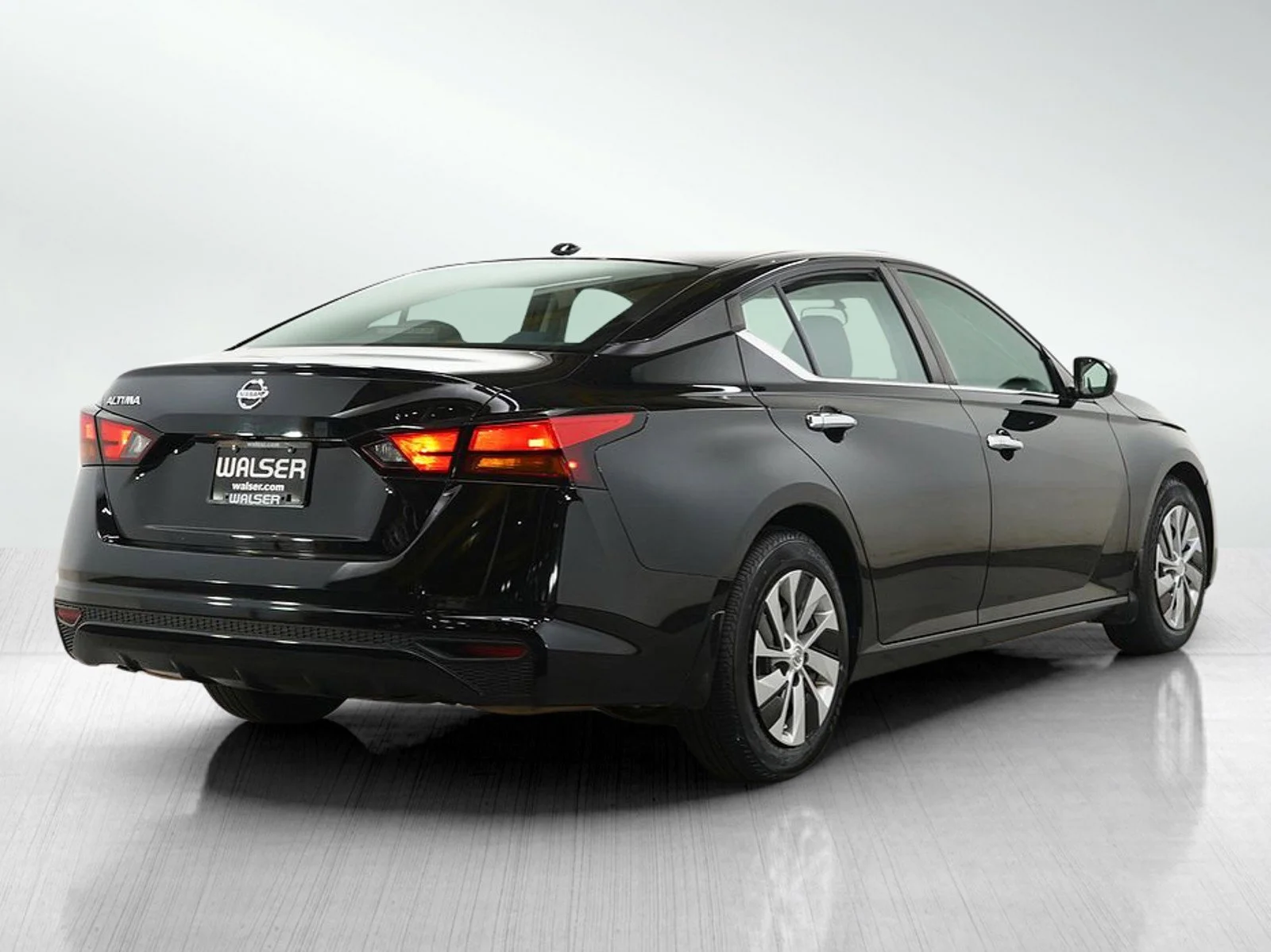 Used 2019 Super Black Clearcoat Nissan 2.5 S image 5