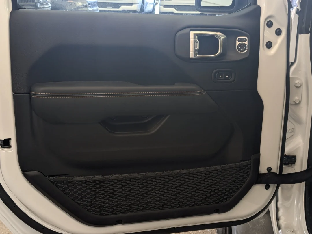New 2026 White Jeep Sahara - - 4x4 - McKinley Leather Seats - Body? Colour Hardtop - Side Steps & More! image 12