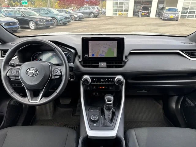 2024 Toyota RAV4 SE - Photo 13