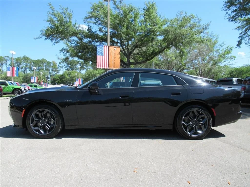 New 2026 Diamond Black Crystal Pearlcoat Dodge R/T image 4