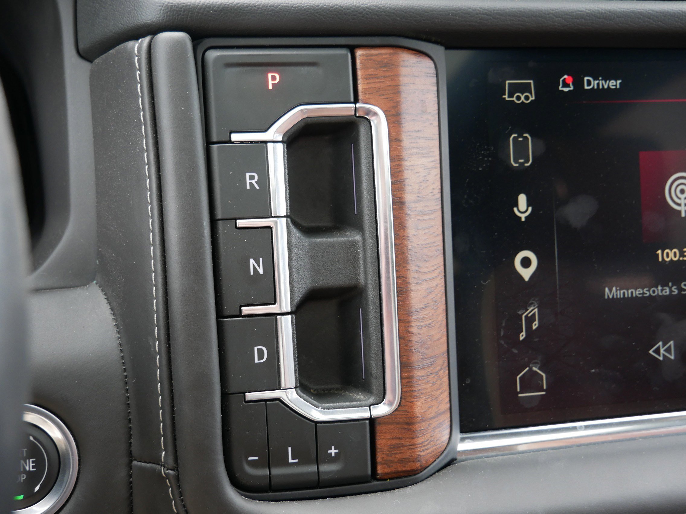 2024 GMC Yukon Denali Ultimate - Photo 27