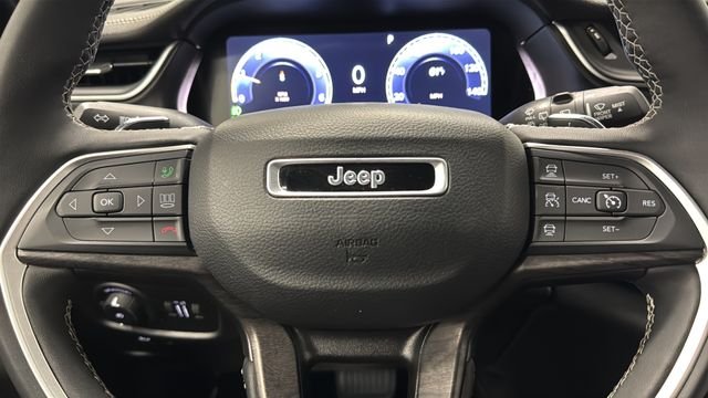 Used 2024 Diamond Black Crystal Pearlcoat Jeep Limited image 16