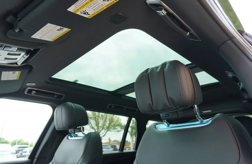New 2026 Carpathian Grey Land Rover SE image 15