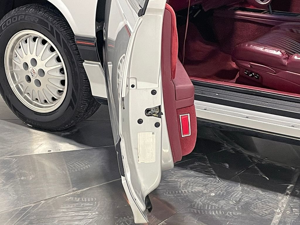 Used 1991  Buick Custom image 49