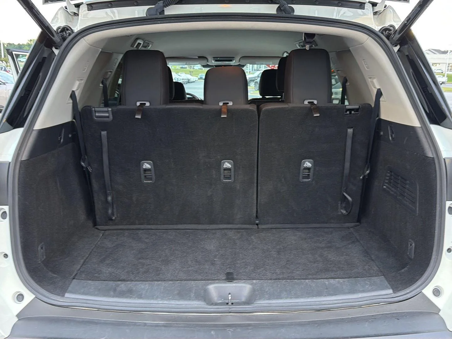 2025 Nissan Pathfinder SV - Photo 34