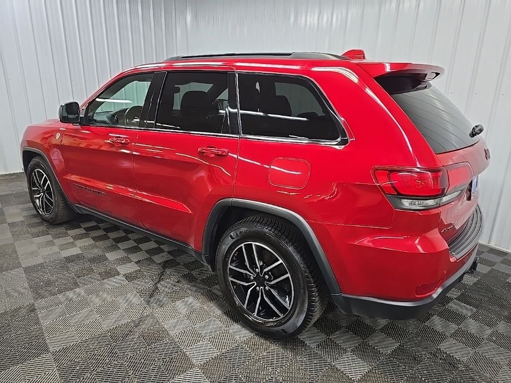 Used 2021 Red Line Jeep Trailhawk image 9