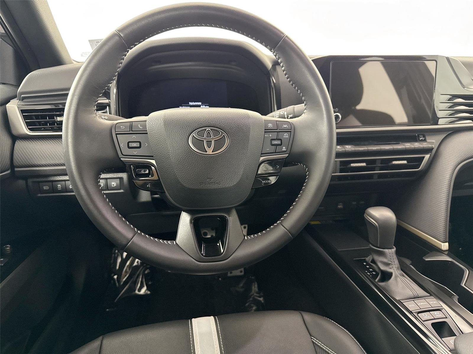 Used 2025 Underground Toyota SE image 29