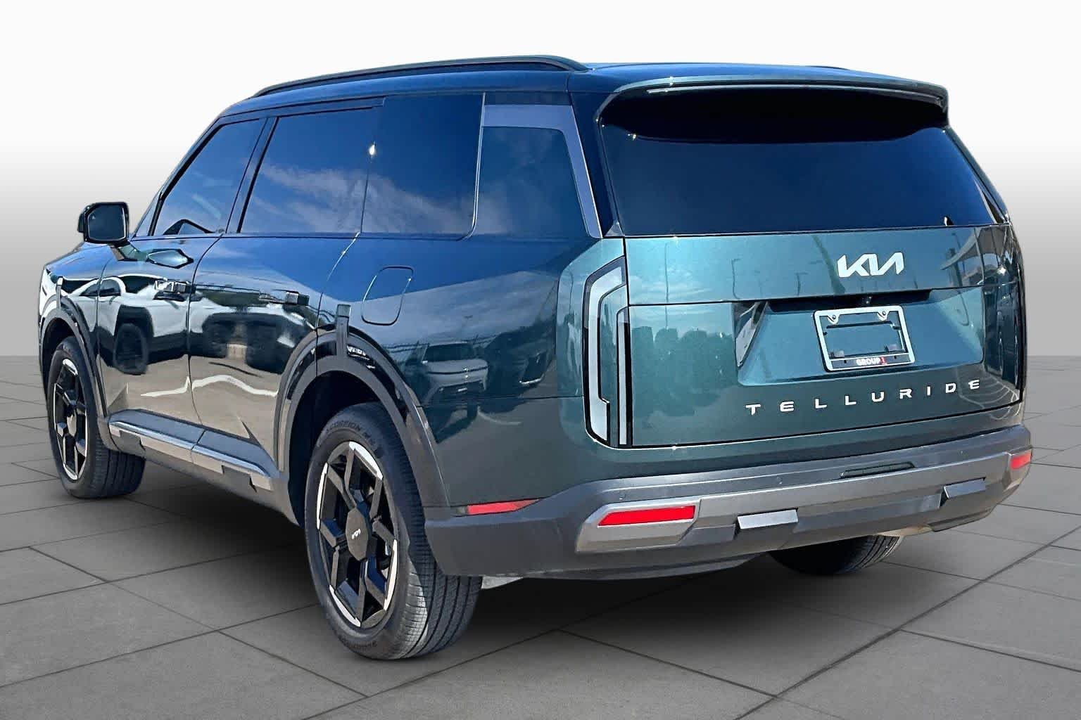 Used 2027 Black Jade Green Kia EX image 11