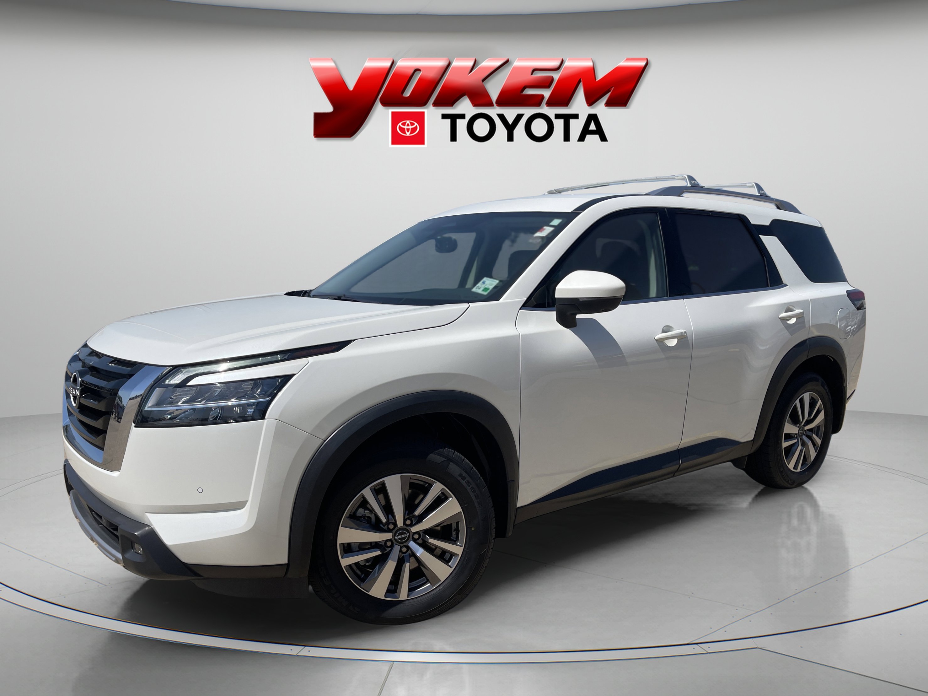 2022 Nissan Pathfinder SL 2WD's photo