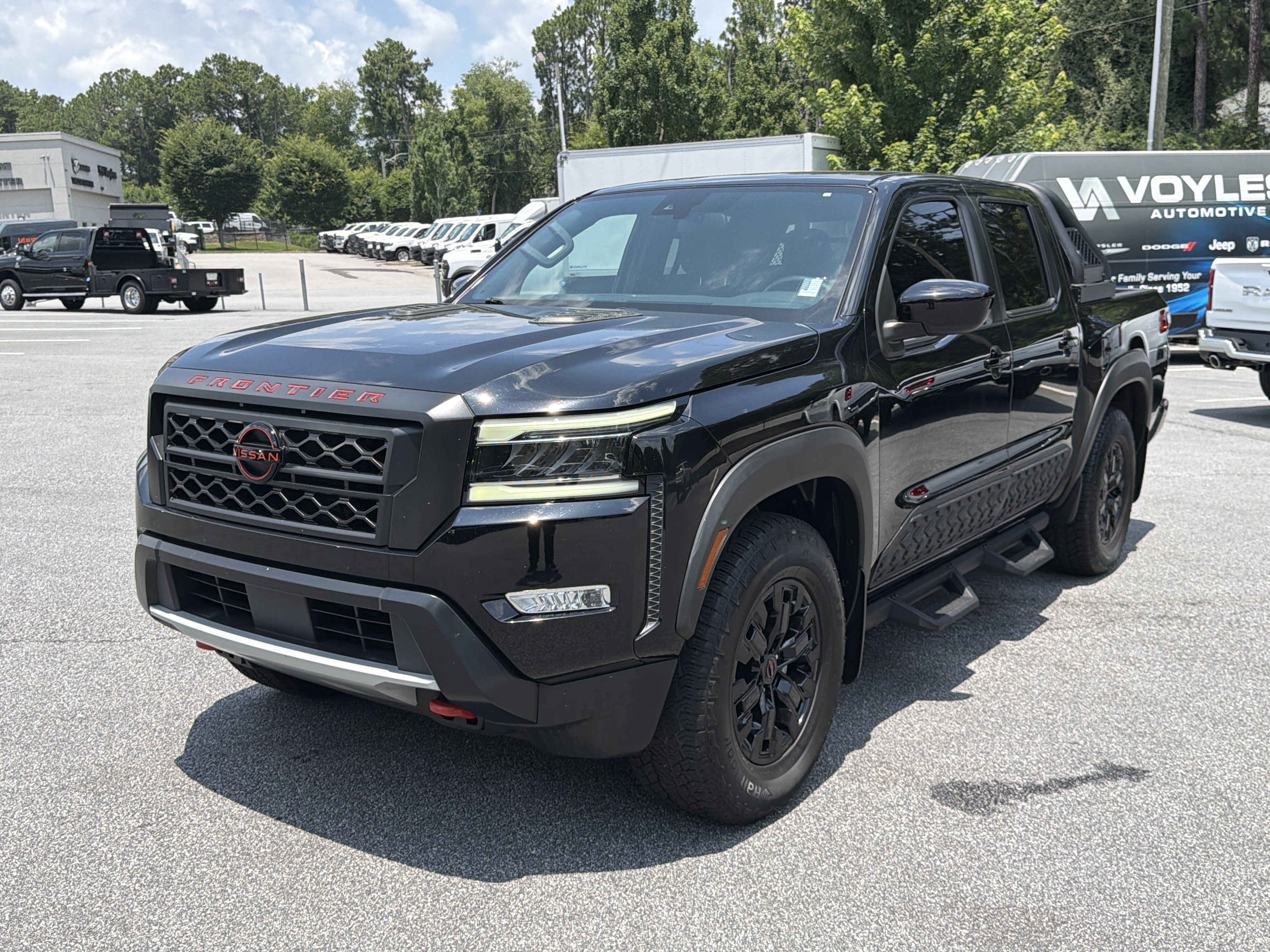 Used 2022 Super Black Nissan PRO-X image 3
