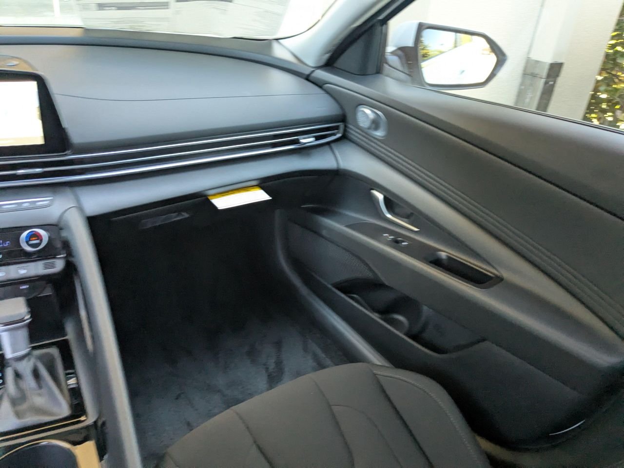 New 2025 Serenity White Hyundai SEL Convenience image 38