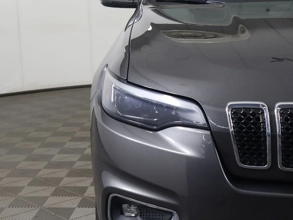Used 2019 Gray Jeep Limited image 13