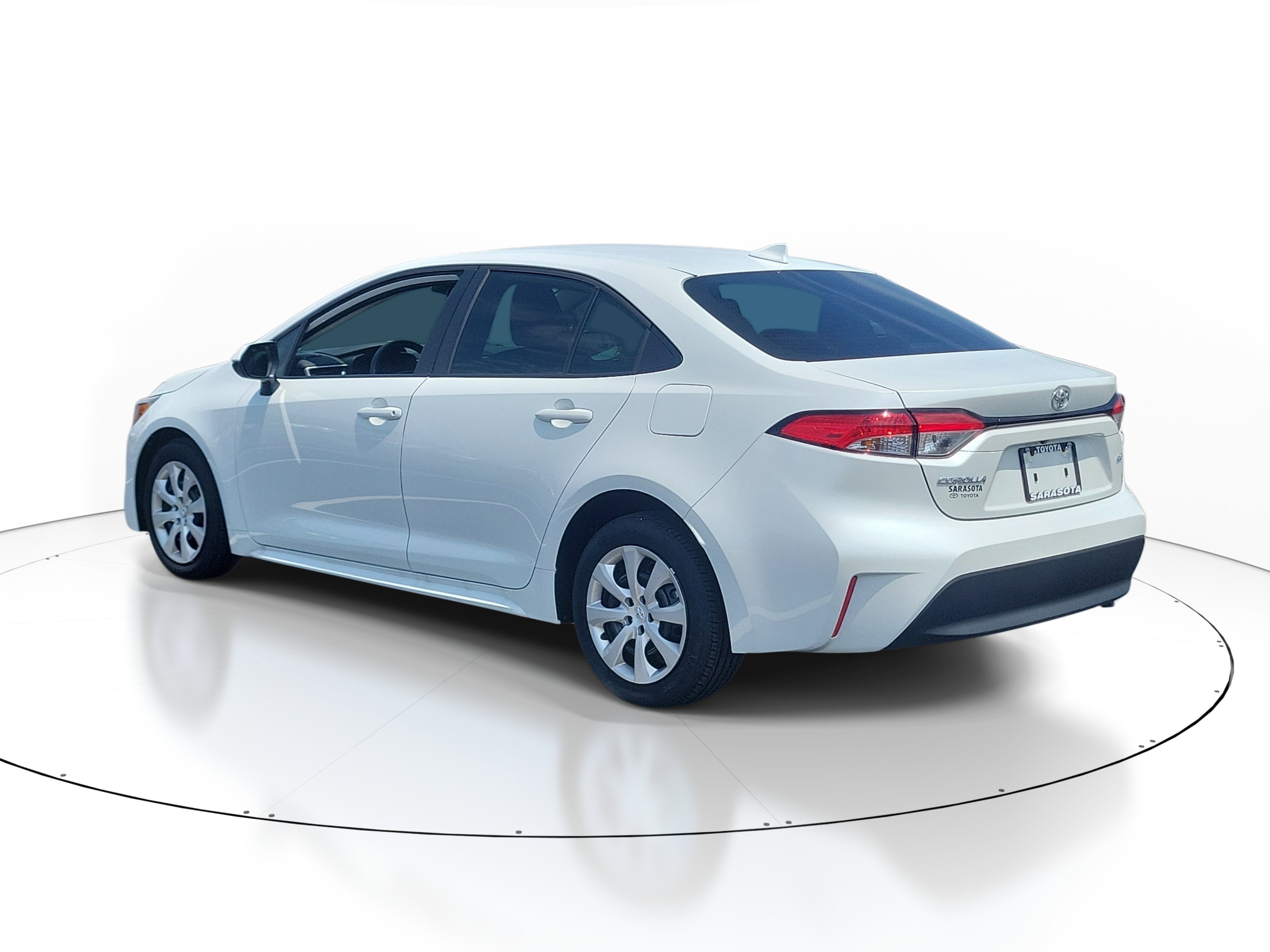 Used 2025 Pearl Toyota LE image 3