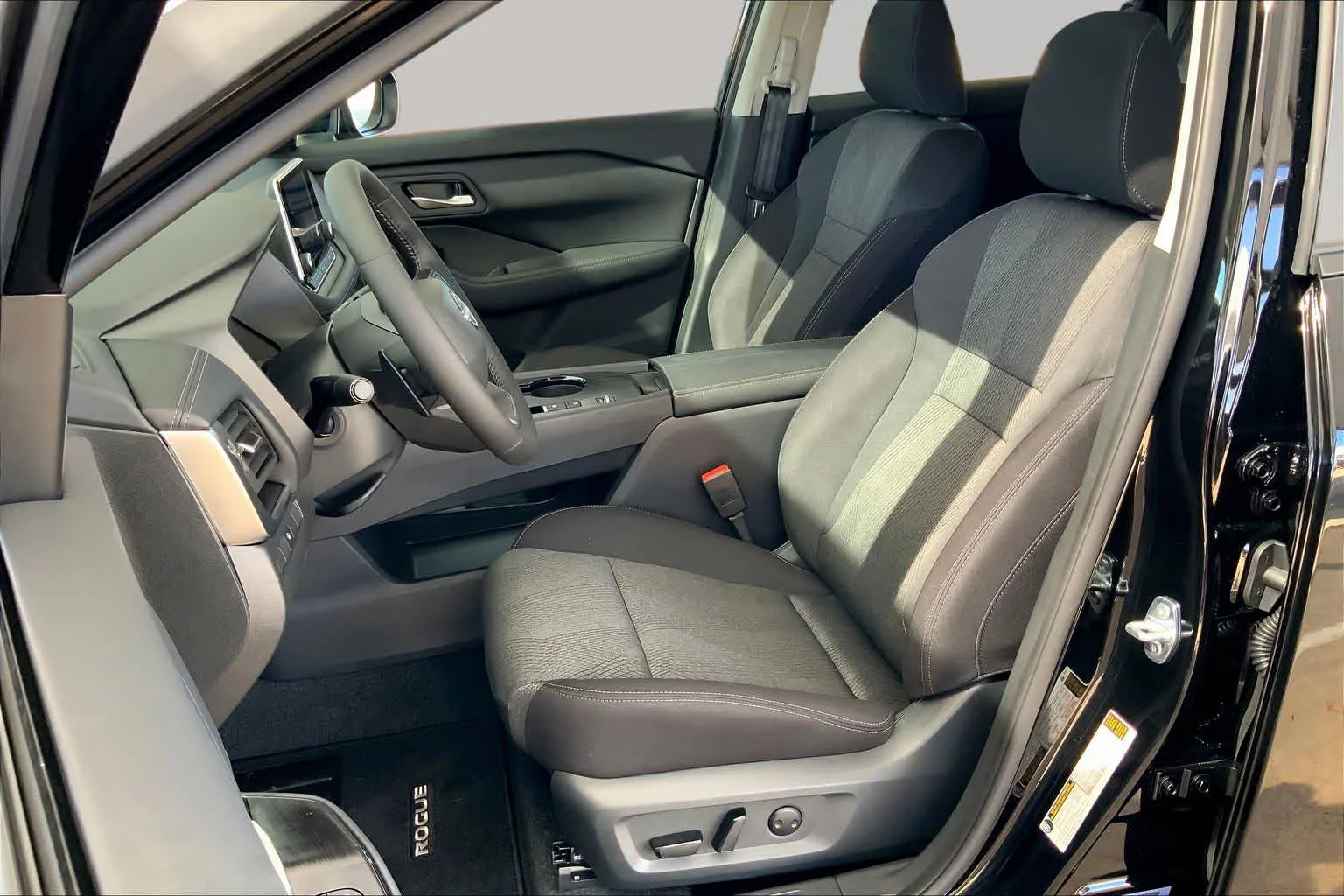 2026 Nissan Rogue SV - Photo 9