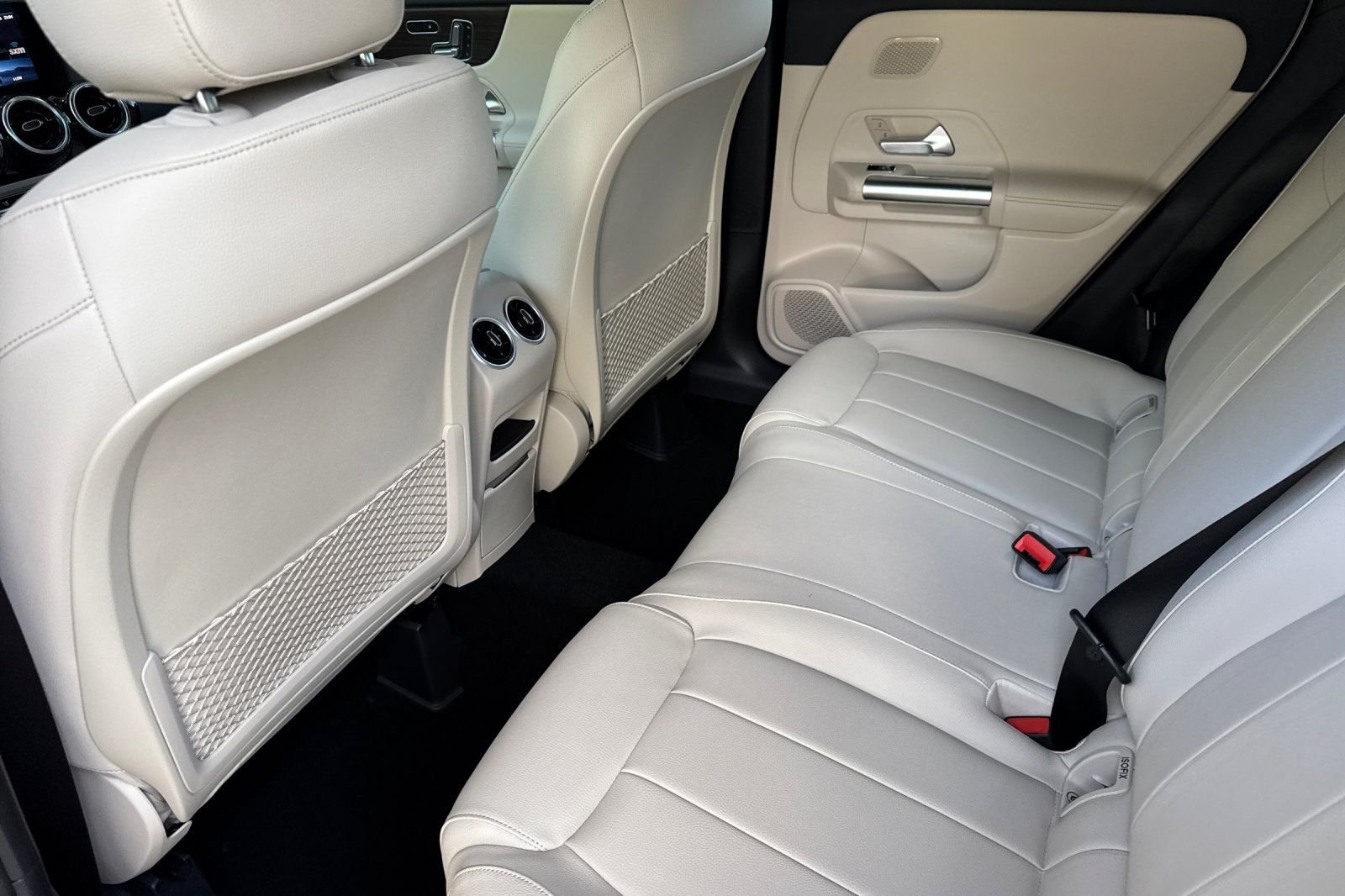 New 2026 Polar White Mercedes-Benz GLA 250 image 10