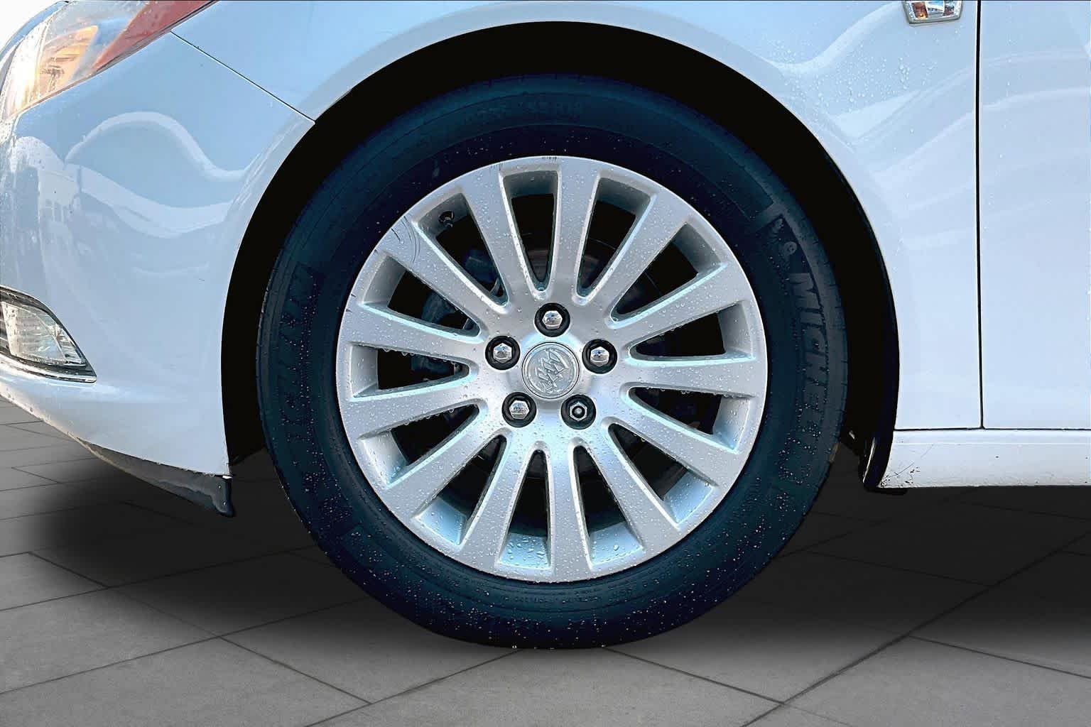 Used 2011 Summit White Buick CXL RL3 image 9