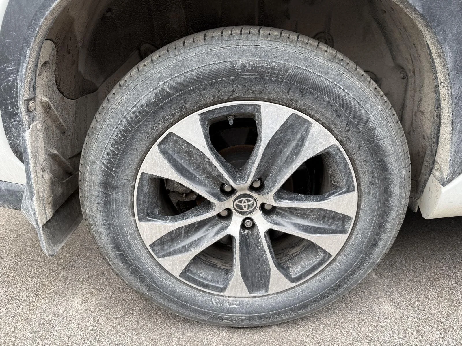 Used 2025 Wind Chill Pearl Toyota LE image 13