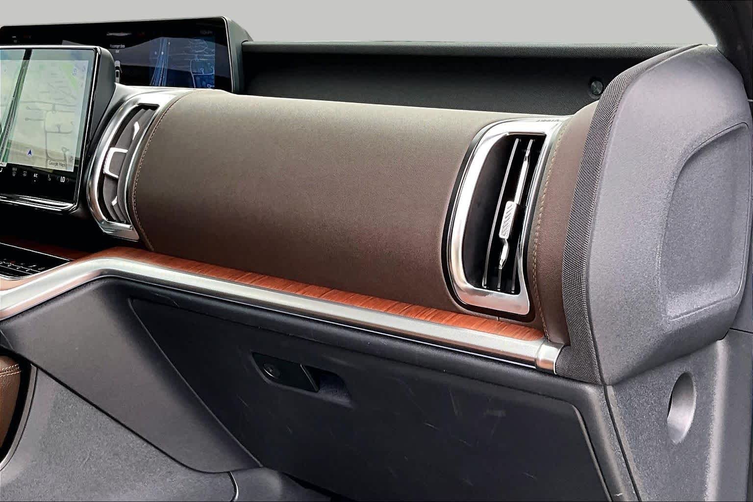 Used 2025 Agate Black Metallic Ford King Ranch image 17
